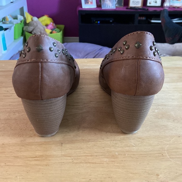 NWOT brown studded shoes - Picture 3 of 4